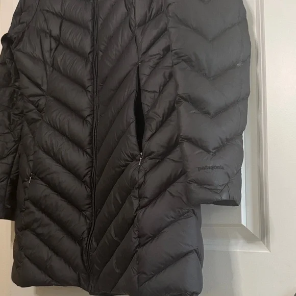 Patagonia Black Women's Puffer Jacket - Picture 8 of 16